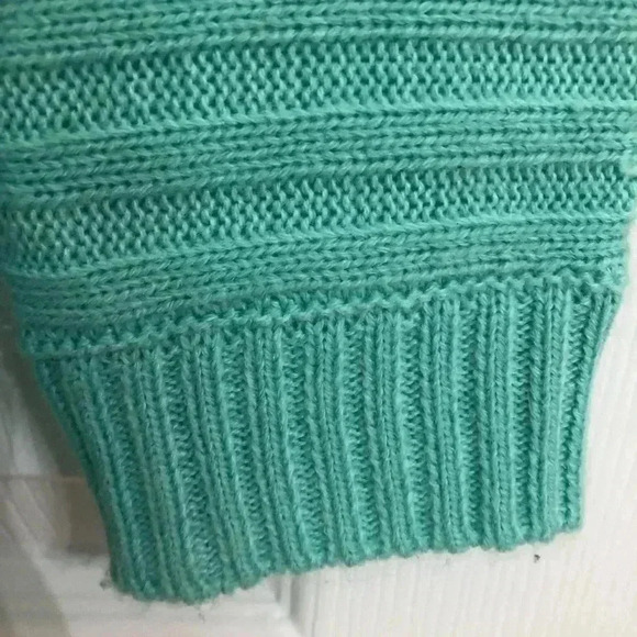 New Directions Green Sweater Size Small - Picture 4 of 8